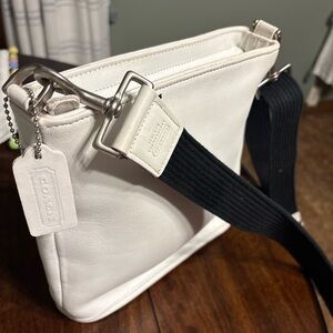Vintage Coach White Swingpack Metro Bucket Crossbody Bag 1999/Y2K Rare